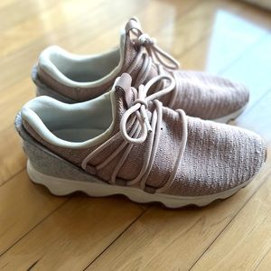 Soren Kinetic Lace tennis shoes